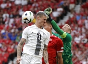 开云官方app入口-丹麦队惊险获得欧洲杯正赛入场券，实力强劲