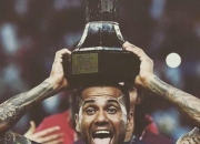 开云体育中国-阿尔维斯表现抢眼，法甲夺冠热门浮出水面的简单介绍