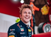 开云下载-包含红牛车队绝杀梅赛德斯，阿隆索惊艳四座的词条