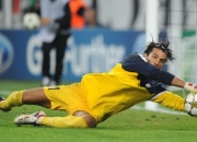 开云体育直播-英超争冠之夜，哈登末节接管比赛，双线战场上的英雄交响曲