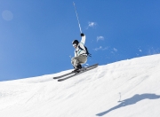 开云官方app入口-当战场与绿茵场共鸣，乌克兰的坚韧与皮克的传奇之夜