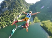 开云体育app-紫金王朝再显威，湖人制霸独行侠，利拉德关键一击定乾坤