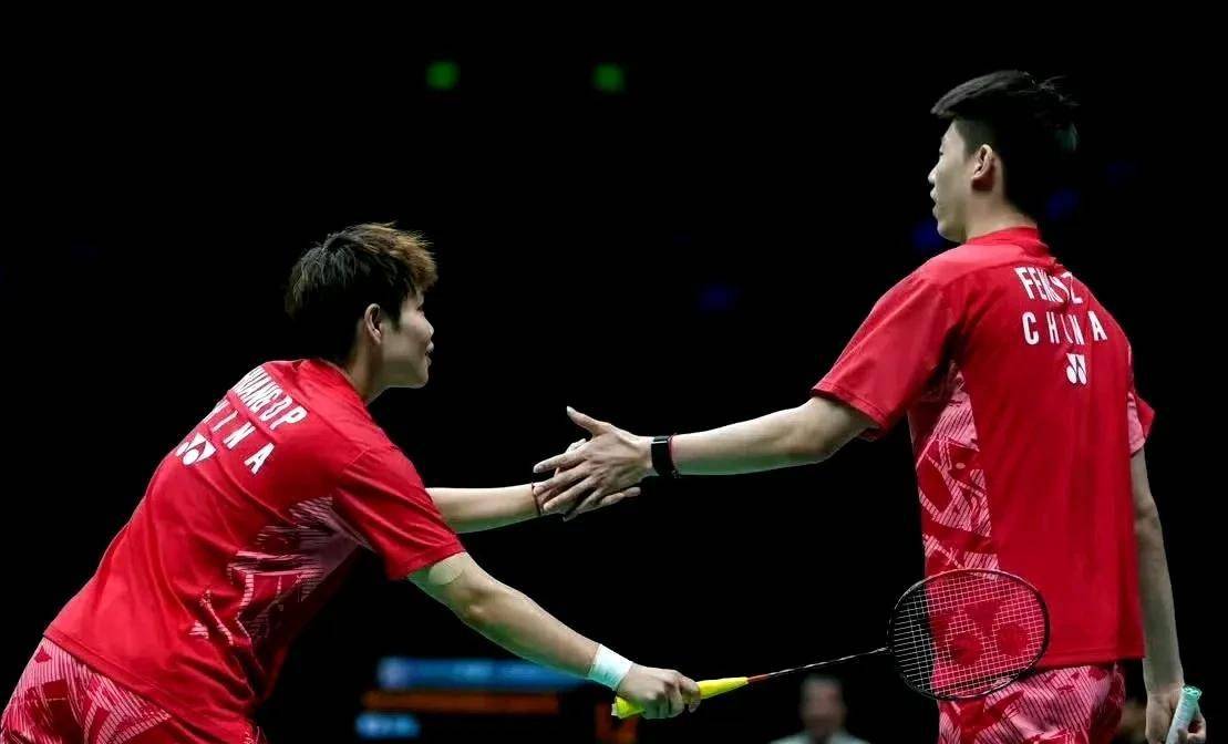 关于印尼羽毛球队爆冷中国羽毛球队，陶菲克完成帽子戏法的信息