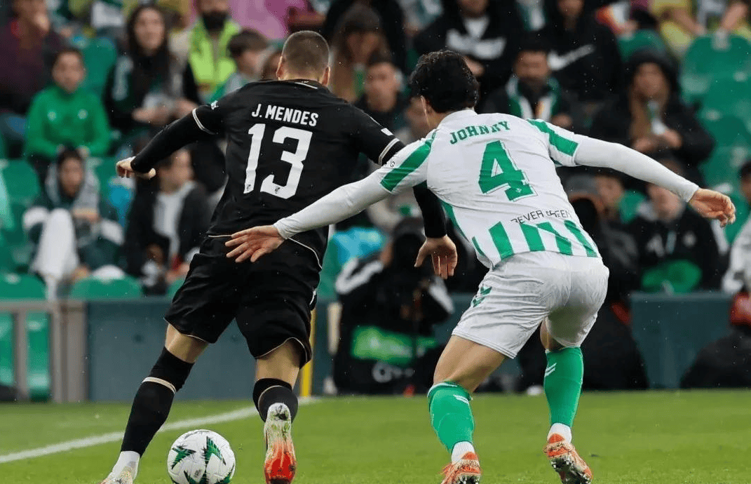 切尔西横扫巴黎，苏亚雷斯送出助攻