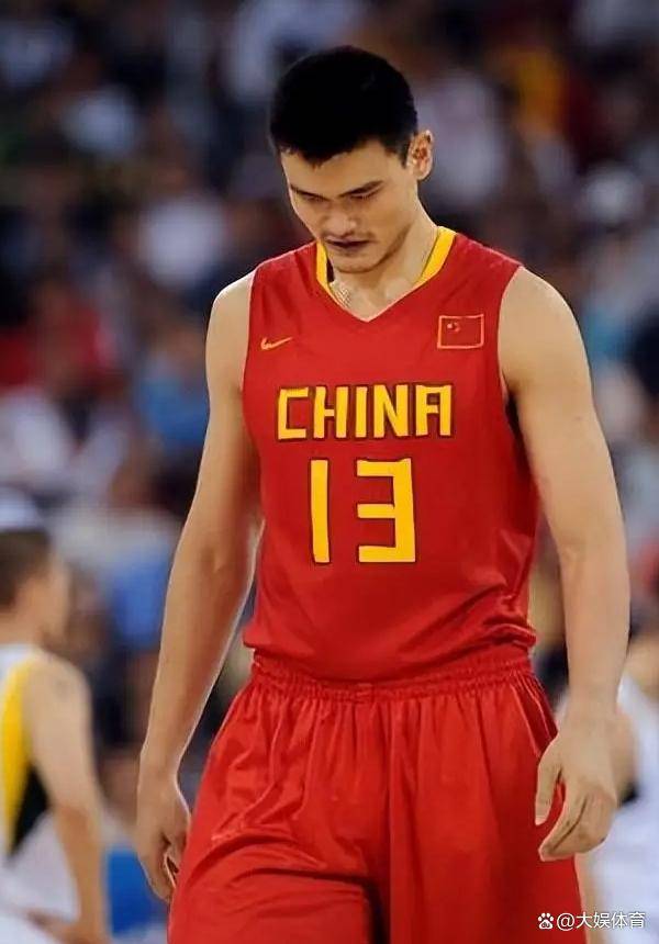 中国男篮完胜塞尔维亚男篮，杜兰特惊艳世界