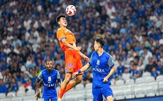 包含中场大腿复出恢复正赛，球队士气高涨的词条