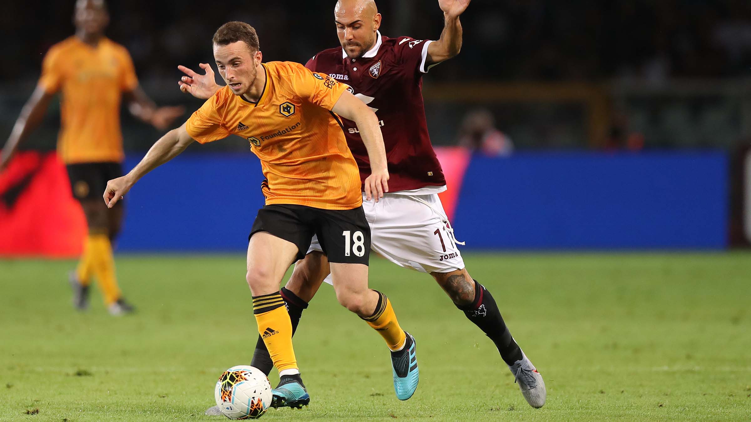 包含摩洛哥狼队主场平局，争取下一轮胜利的词条