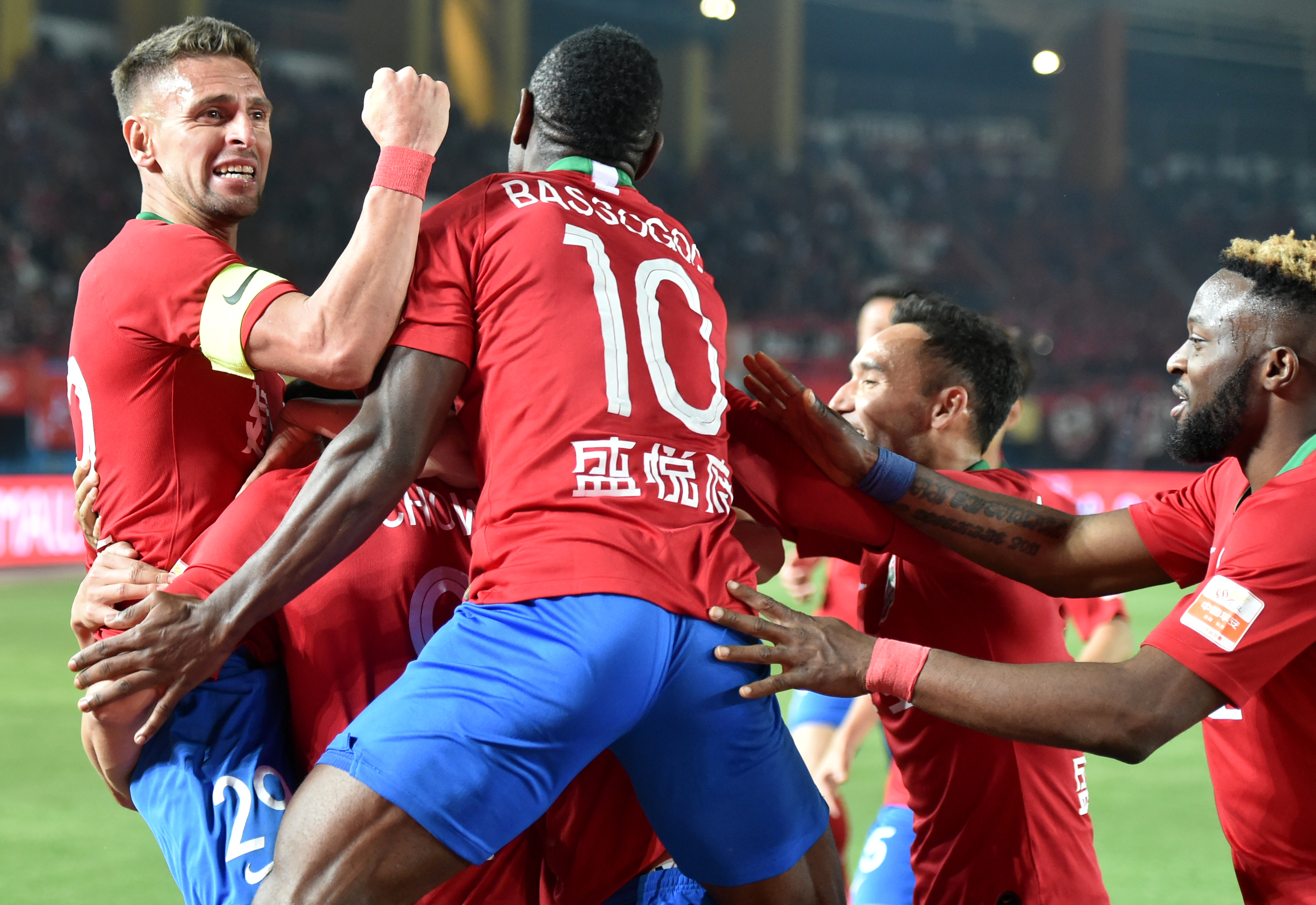 包含河南建业球员复出，助球队取得胜利的词条