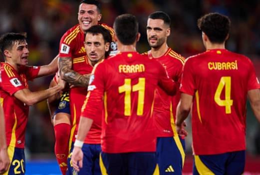西班牙足球国家队实力强大，连续两场零封对手