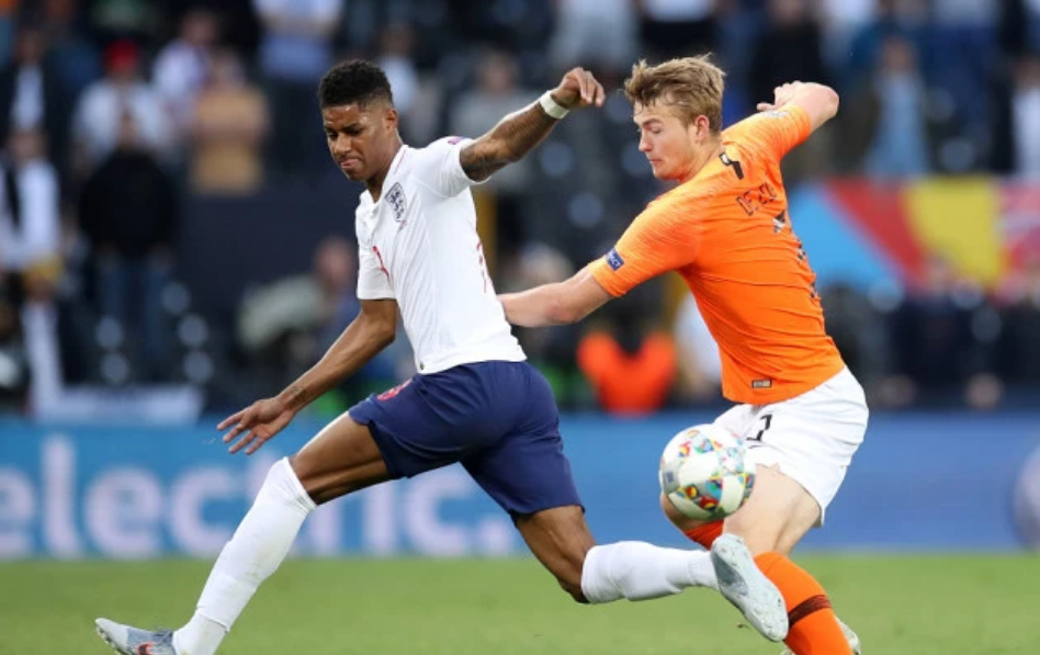 包含拉齐奥惊险逃平，前锋头槌扳平一线城市的词条