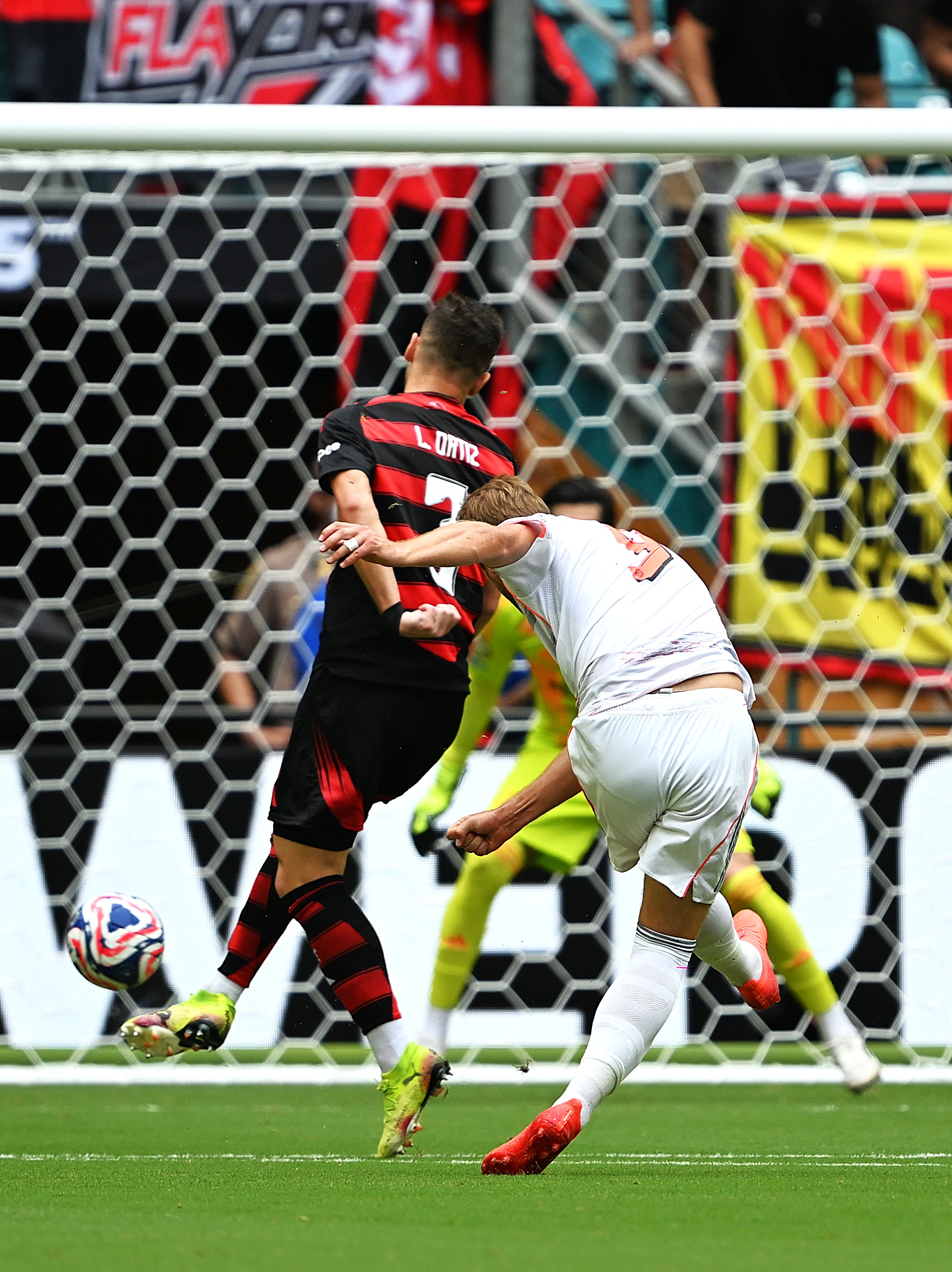 包含拜仁慘遭一球子，客场落败出局悲情的词条