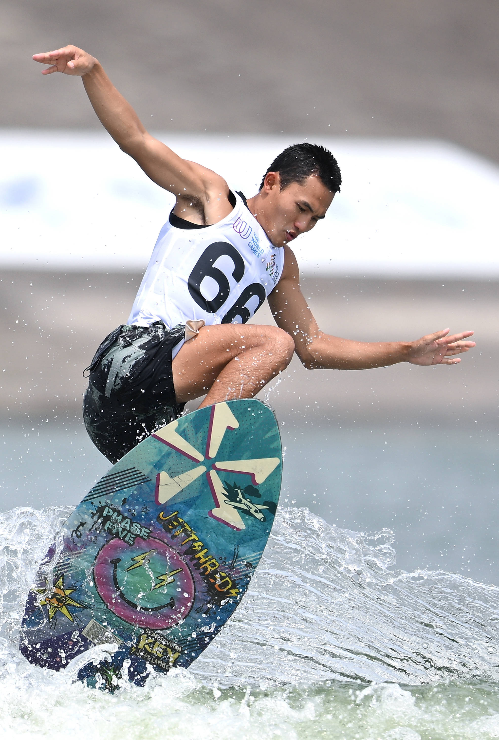 包含冲浪比赛实况报道:选手技艺惊艳观众的词条 包含冲浪比赛实况报道:选手技艺惊艳观众的词条