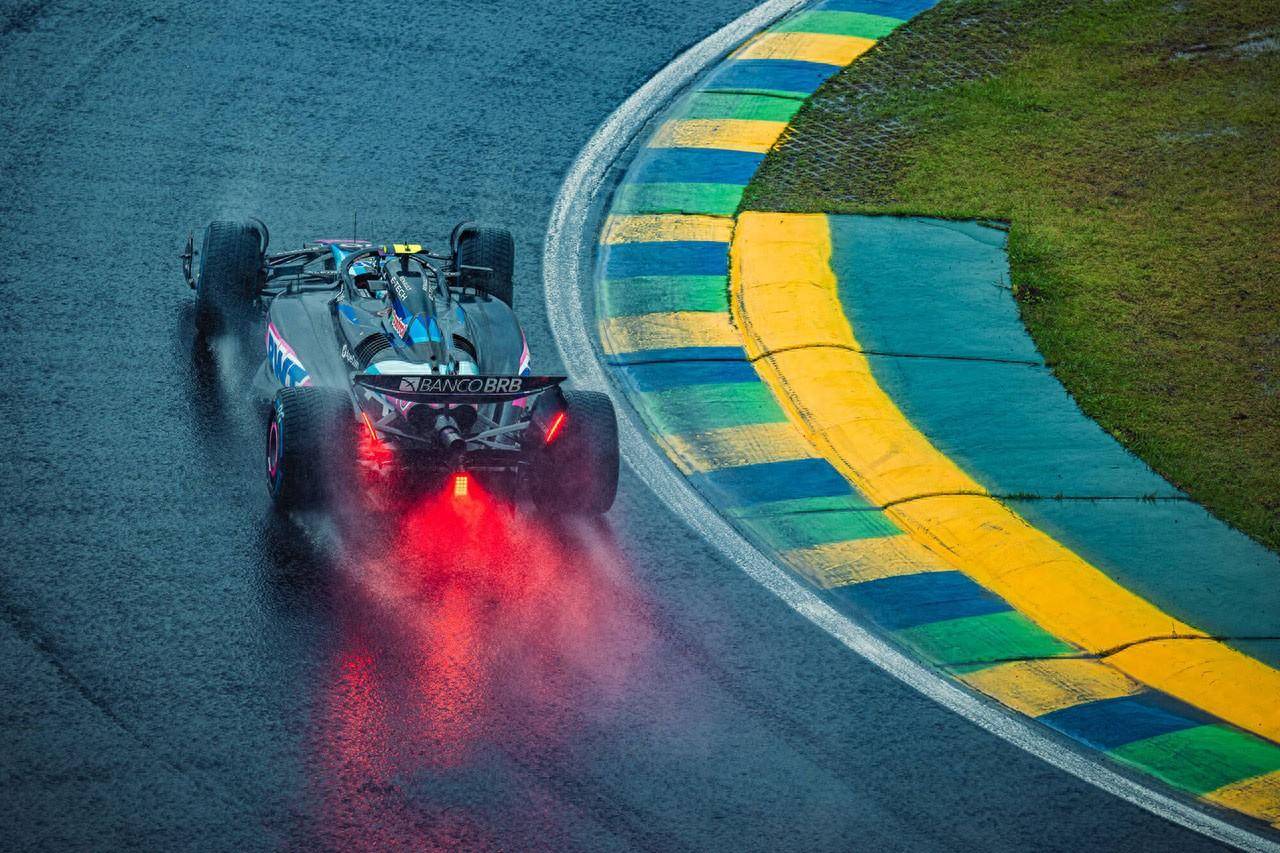 梅赛德斯翻盘雷诺车队，拉塞尔关键制胜的简单介绍