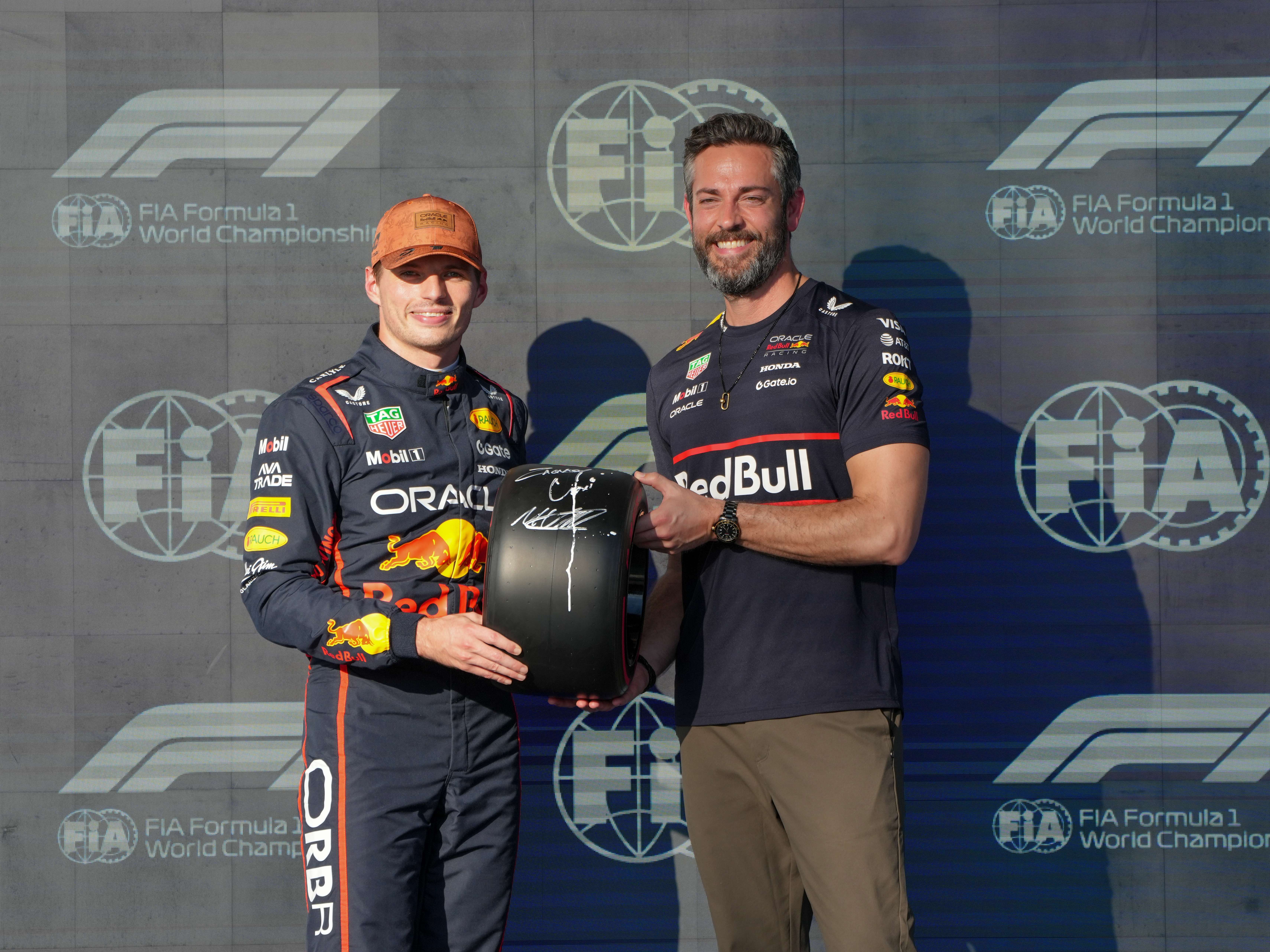 梅赛德斯碾压哈斯车队，维斯塔潘刷新纪录的简单介绍