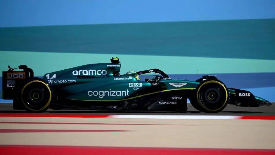 关于阿斯顿马丁逆转雷诺车队，皮亚斯特里扛起全队的信息