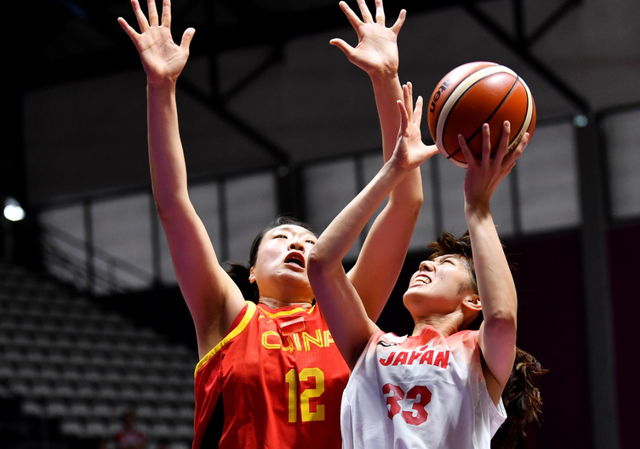 中国队险胜丹麦队，马琳刷新纪录