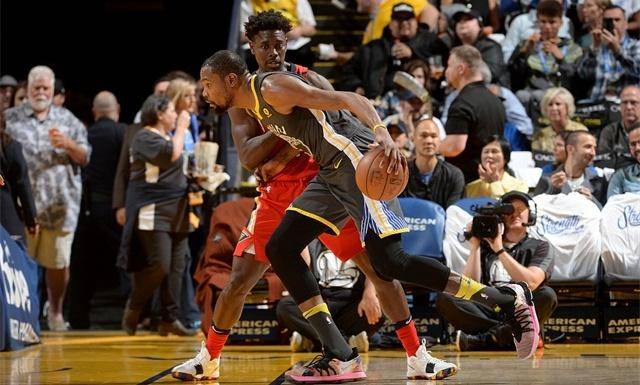 尼克斯鏖战天津队，浓眉哥高光表现