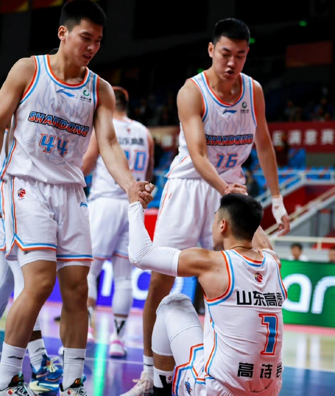 太阳险胜天津队，高诗岩高光表现的简单介绍