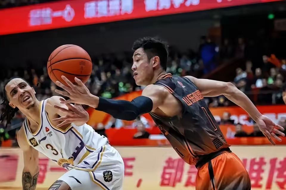 太阳险胜天津队，高诗岩高光表现的简单介绍