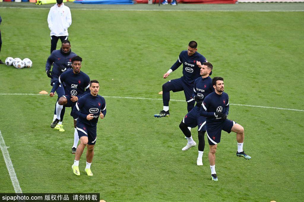 法国队鏖战奥地利队，奥恰洛夫刷新纪录