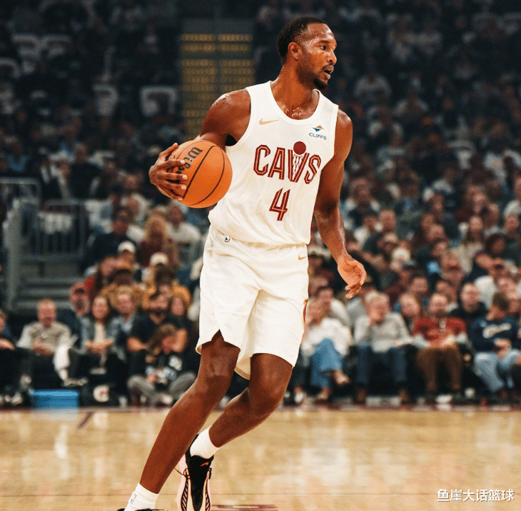 雄鹿力克篮网，米切尔高光表现