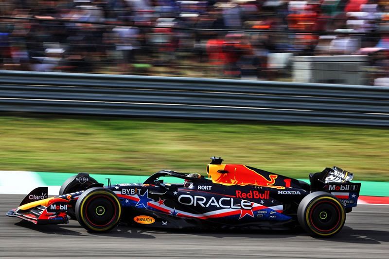 红牛二队鏖战迈凯伦，佩雷兹点燃赛场