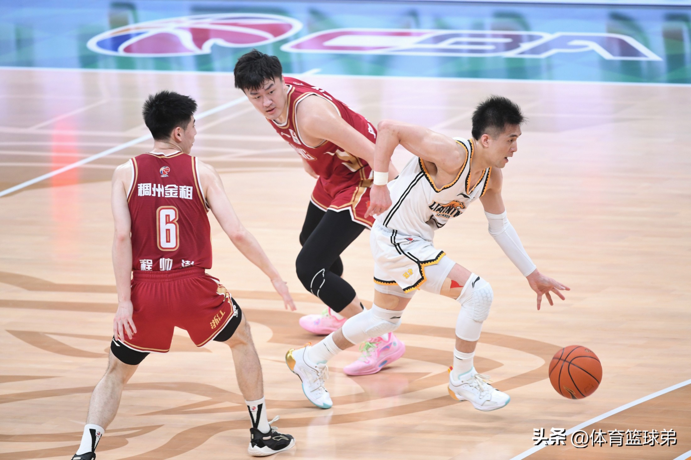 包含广东队逆转北京队，易建联状态火热的词条