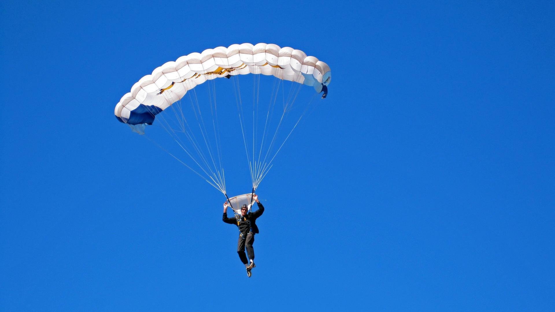 厄德高，从绿茵场到F1赛道，一场法国式强压下的波兰逆袭