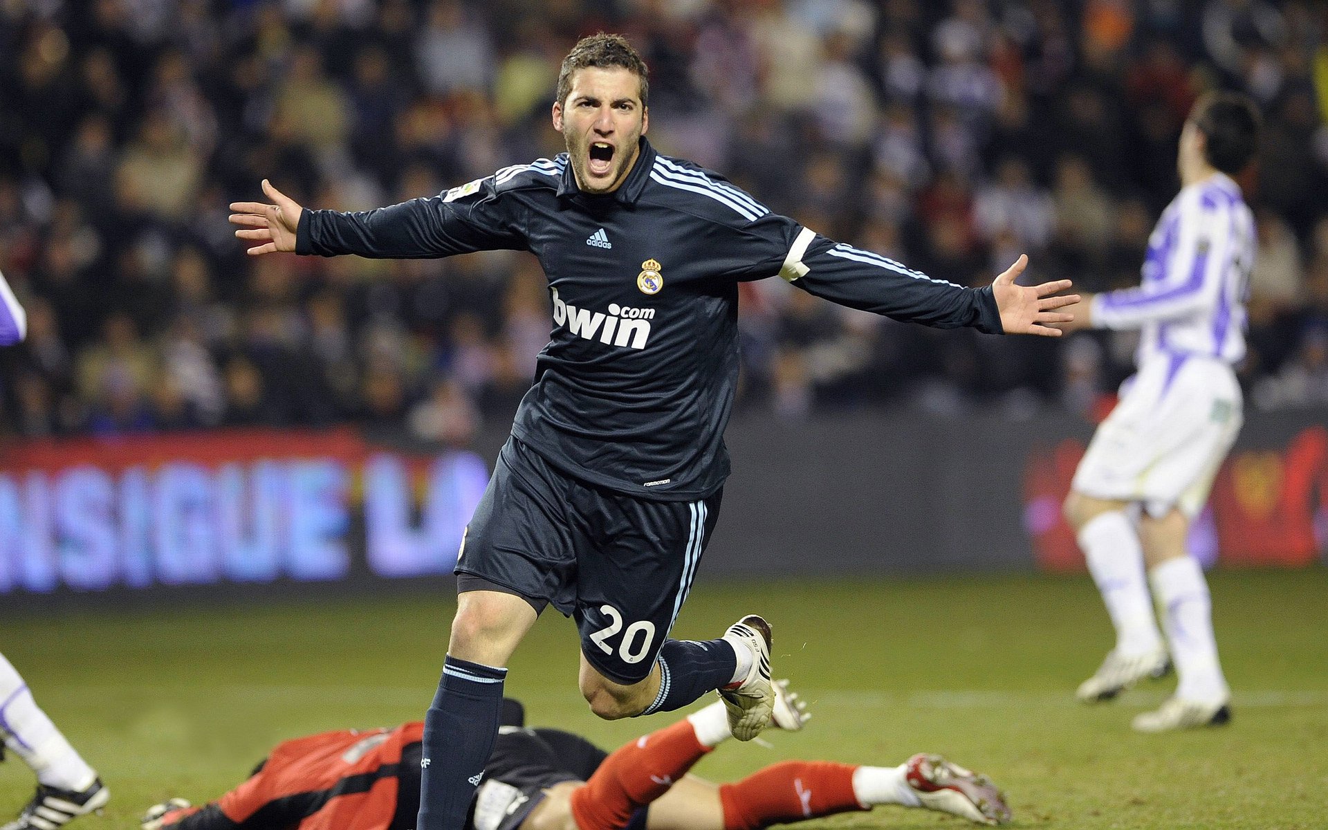 东决关键战焦点战,马赛终结多特蒙德,战术革新与意志的胜利