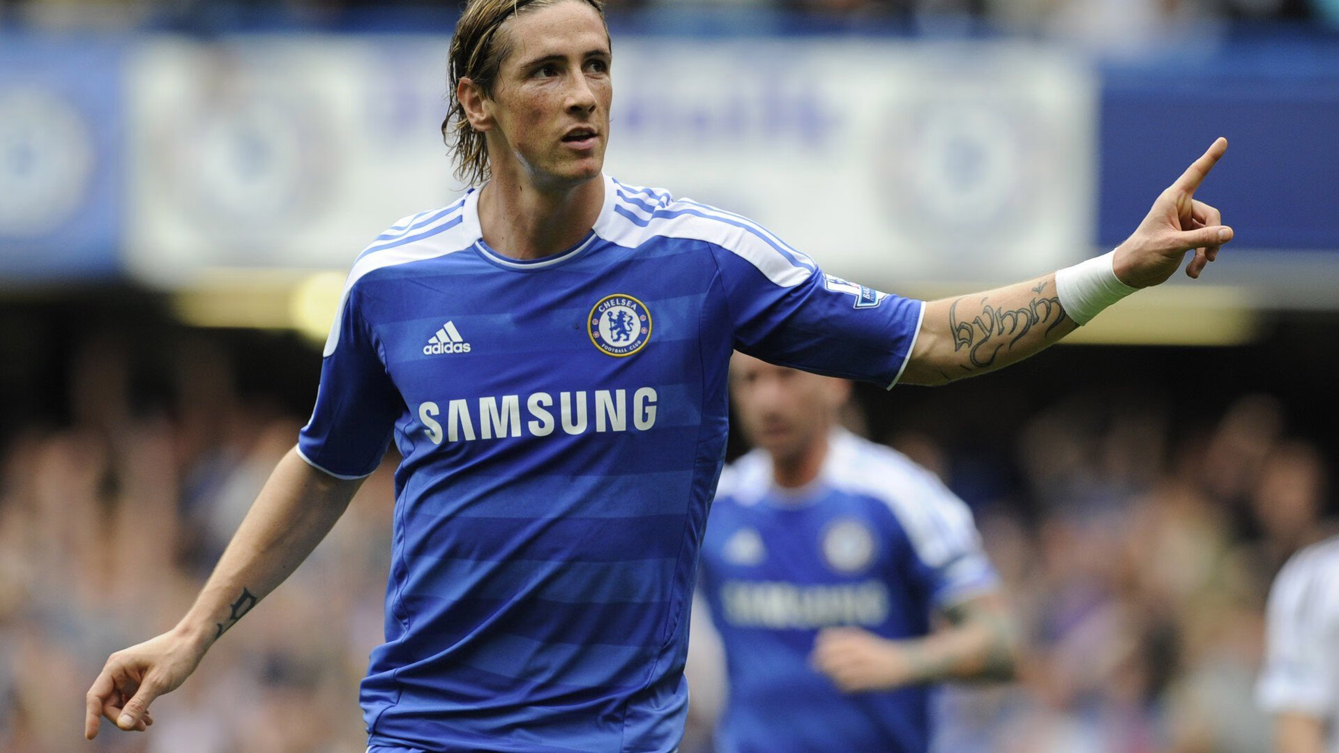 冰与火的跨界交响,当足球铁壁邂逅赛道极速